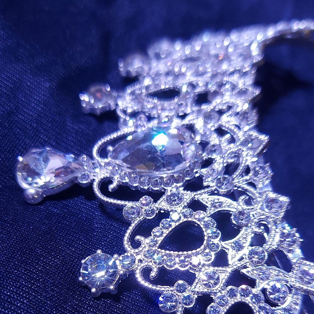 Elegant Tiara with Crystal Accents